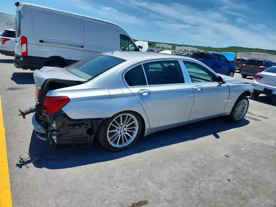 WBAYF8C58DD141062 2013 BMW 7 SERIES-2
