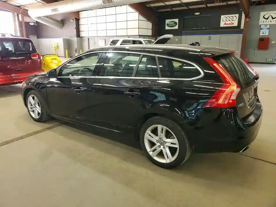 YV126MEC5F1207076 2015 VOLVO V60-1