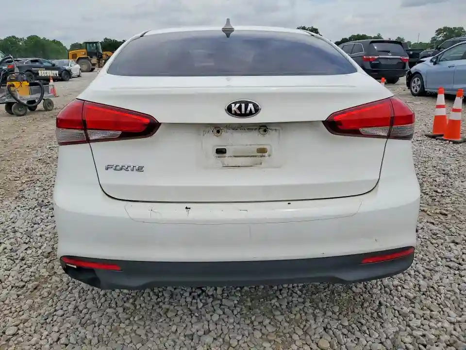 3KPFK4A71HE109593 2017 KIA FORTE-5