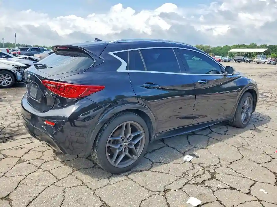 SJKCH5CPXHA033568 2017 INFINITI QX30-2