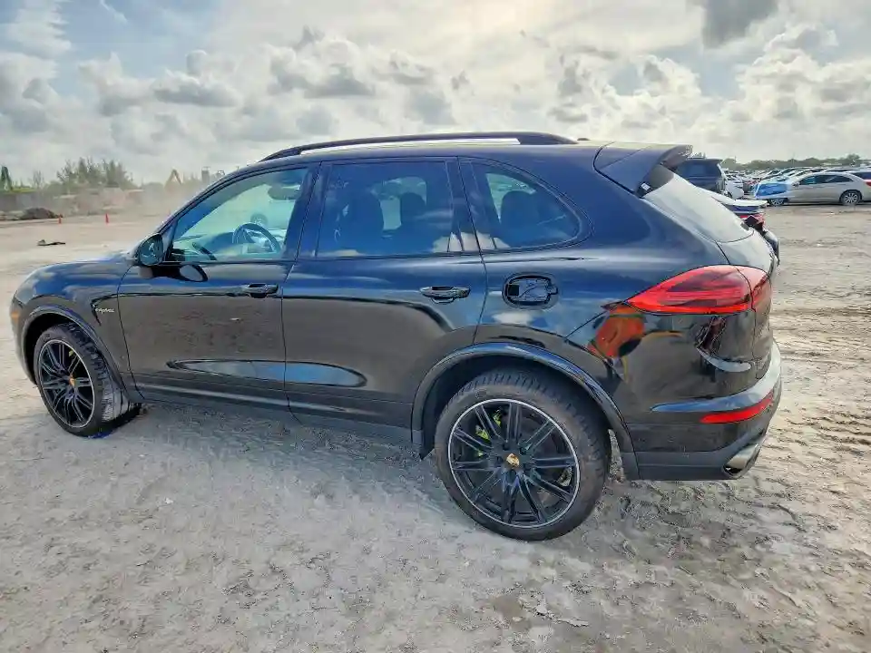WP1AE2A27HLA74946 2017 PORSCHE CAYENNE-1