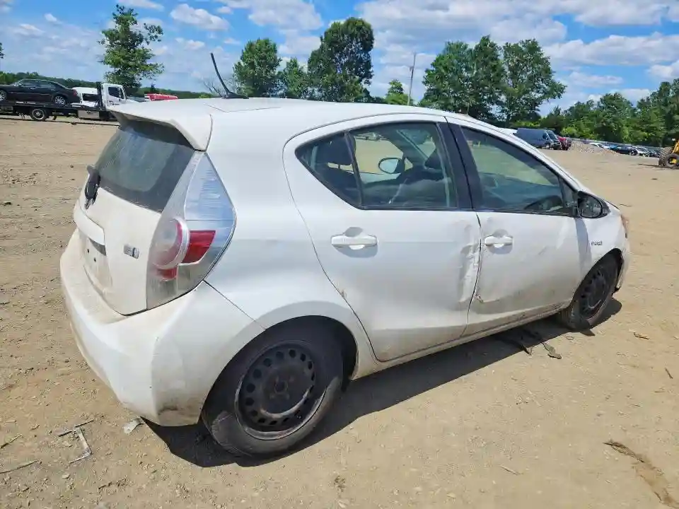 JTDKDTB31D1550572 2013 TOYOTA PRIUS-2