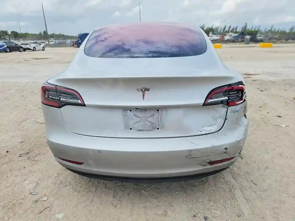 5YJ3E1EA0JF009578 2018 TESLA MODEL 3-5