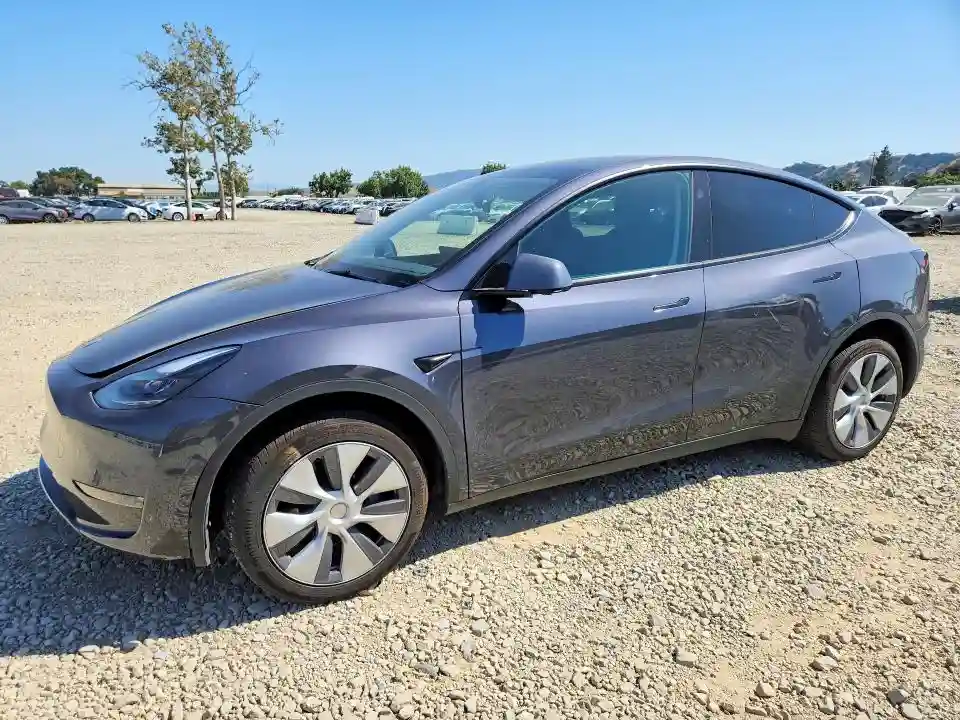 7SAYGDEE0PF938153 2023 TESLA MODEL Y-0
