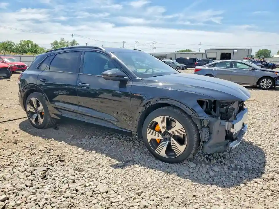 WA1LAAGE6NB009910 2022 AUDI E-TRON-3