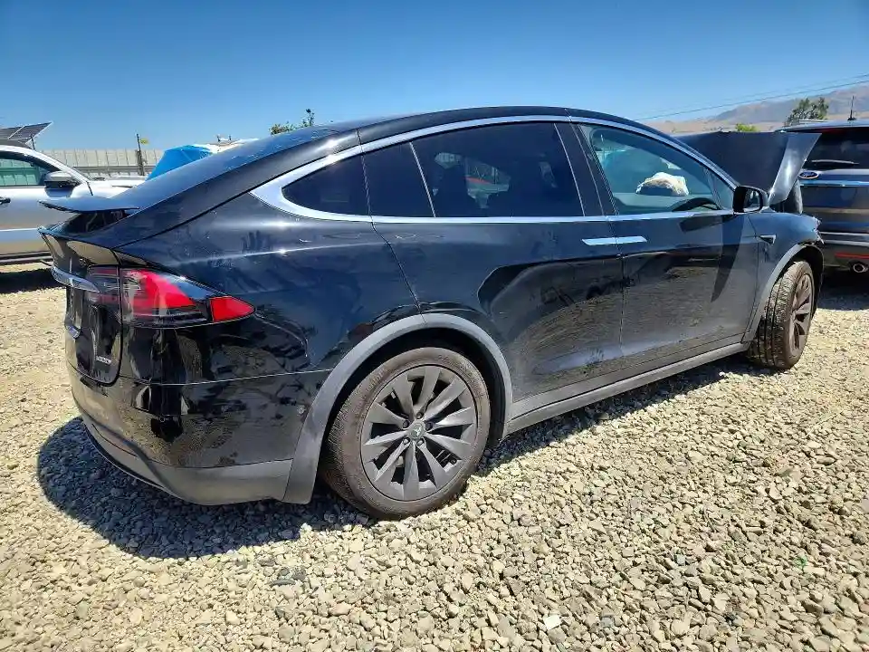 5YJXCBE23JF100107 2018 TESLA MODEL X-2