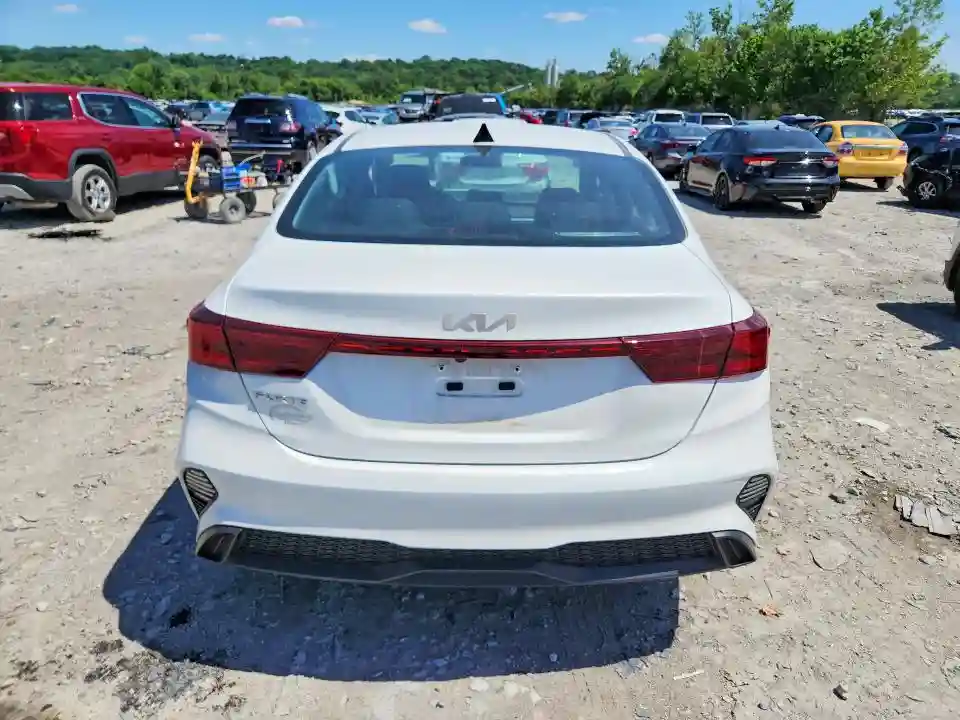 3KPF24AD2RE837446 2024 KIA FORTE LXS-5