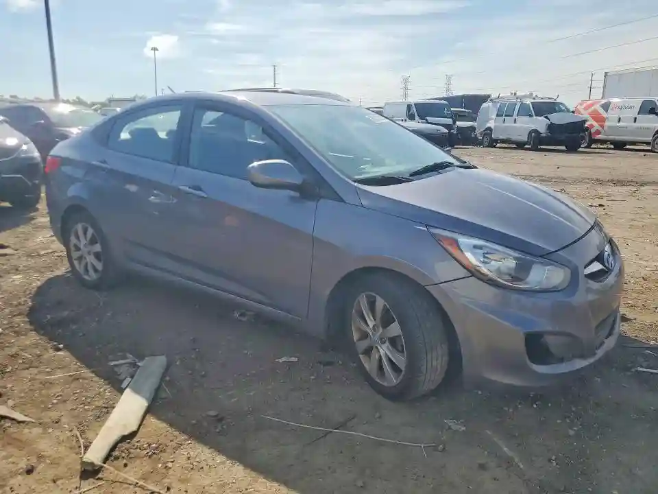 KMHCU4AE6DU577807 2013 HYUNDAI ACCENT-3