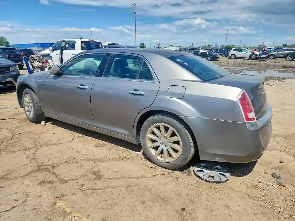 2C3CA5CG4BH582736 2011 CHRYSLER 300-1