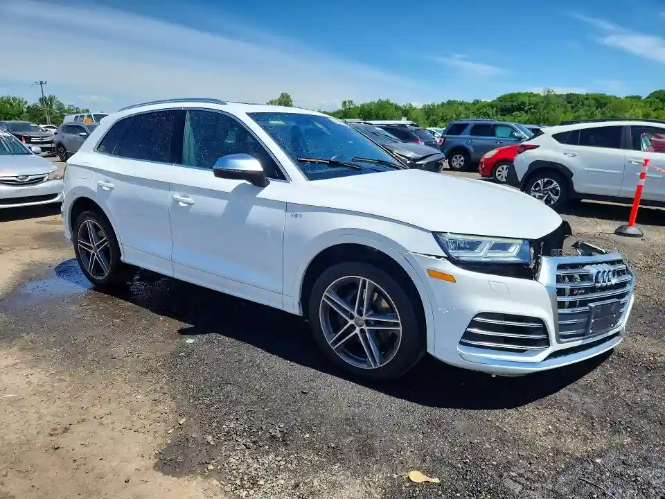 WA1A4AFY6J2210050 2018 AUDI SQ5-3