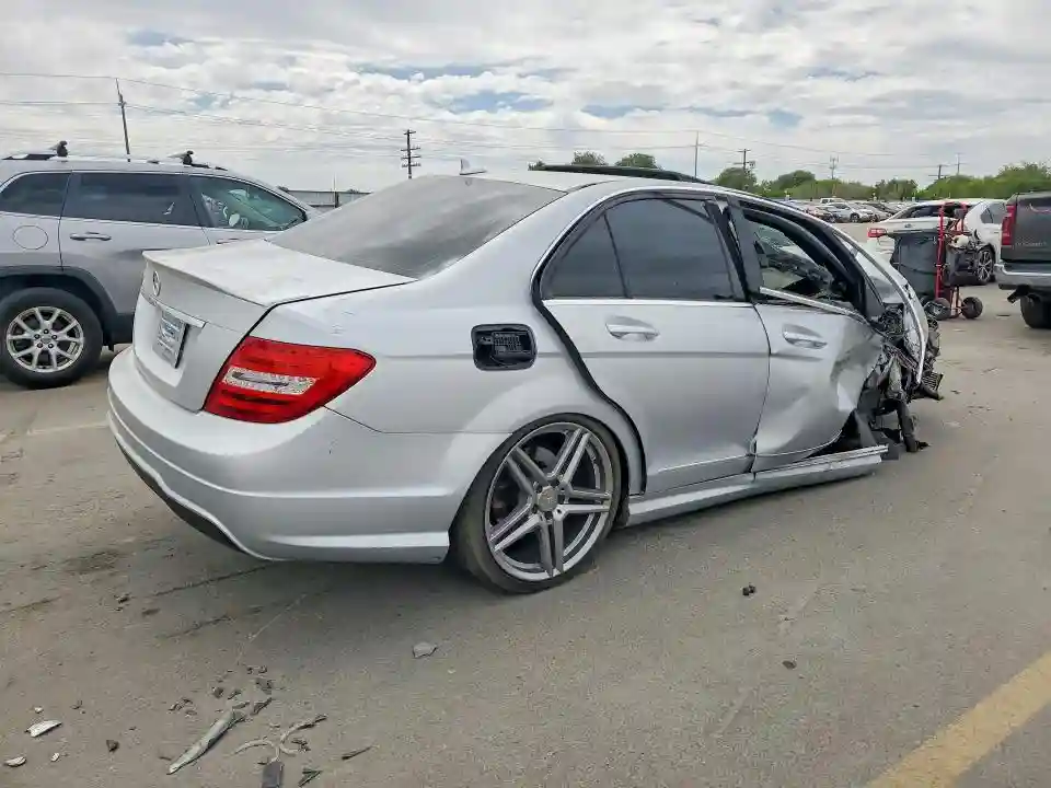 WDDGF4HB0CR220612 2012 MERCEDES-BENZ C-CLASS-2