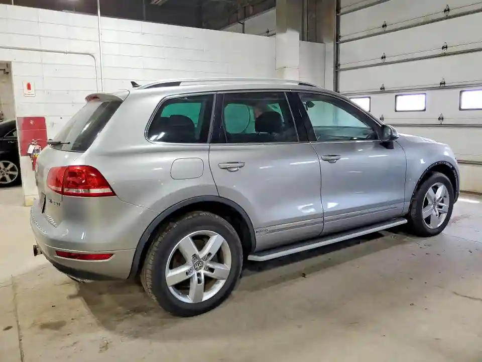WVGFG9BP1BD004991 2011 VOLKSWAGEN TOUAREG-2