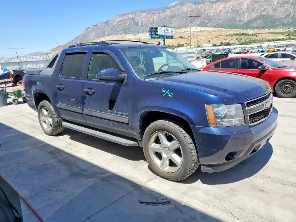 3GNTKEE34BG323495 2011 CHEVROLET AVALANCHE-3