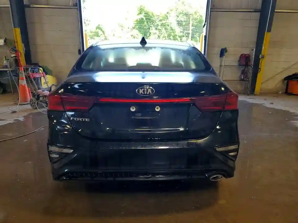 3KPF24AD8ME387973 2021 KIA FORTE LXS-5