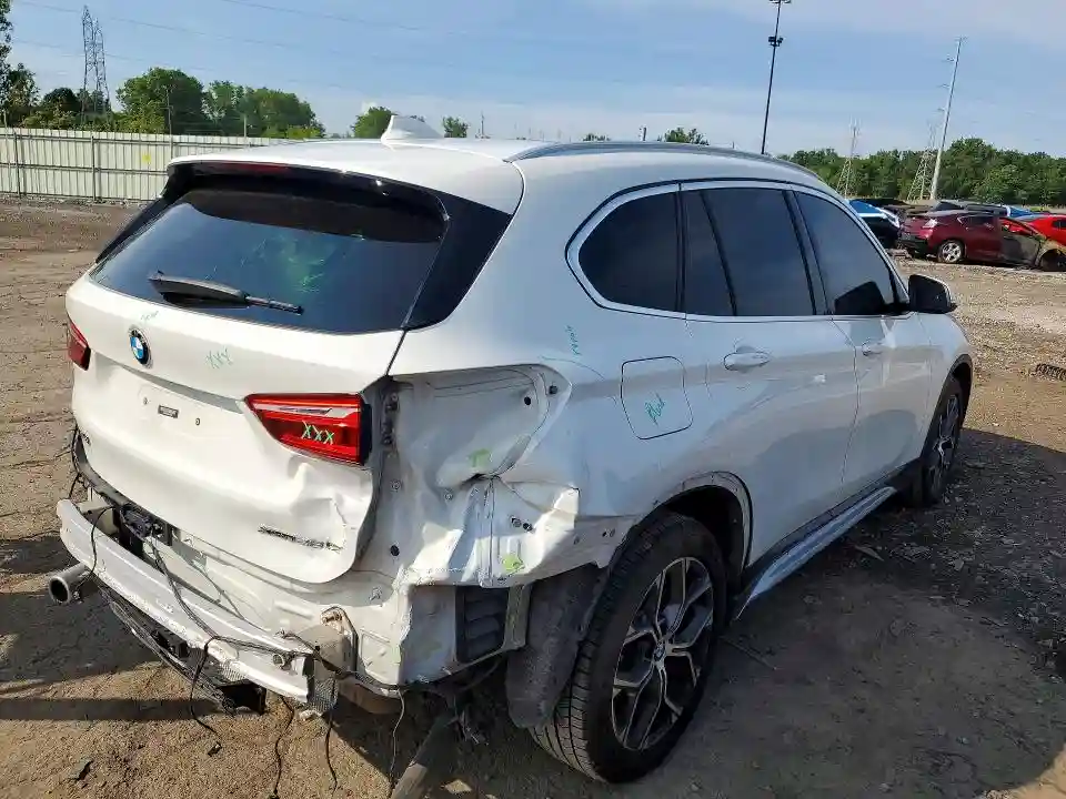 WBXJG9C07M5S73660 2021 BMW X1-2