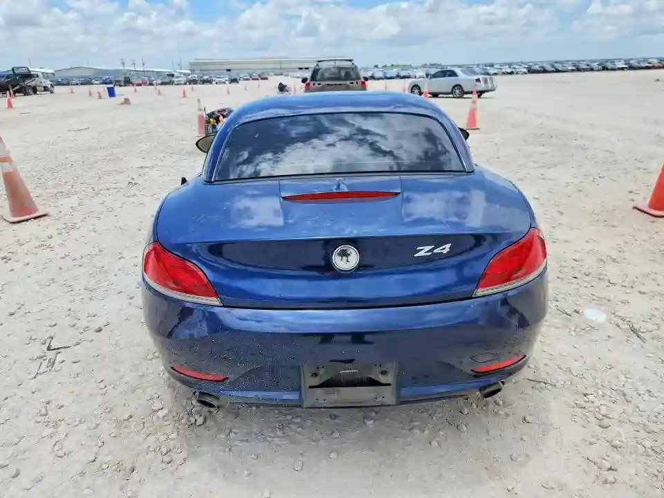 WBALM7C50BE383930 2011 BMW Z4-5