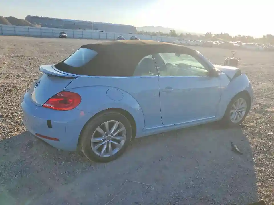 3VW5L7AT1EM823505 2014 VOLKSWAGEN BEETLE-2