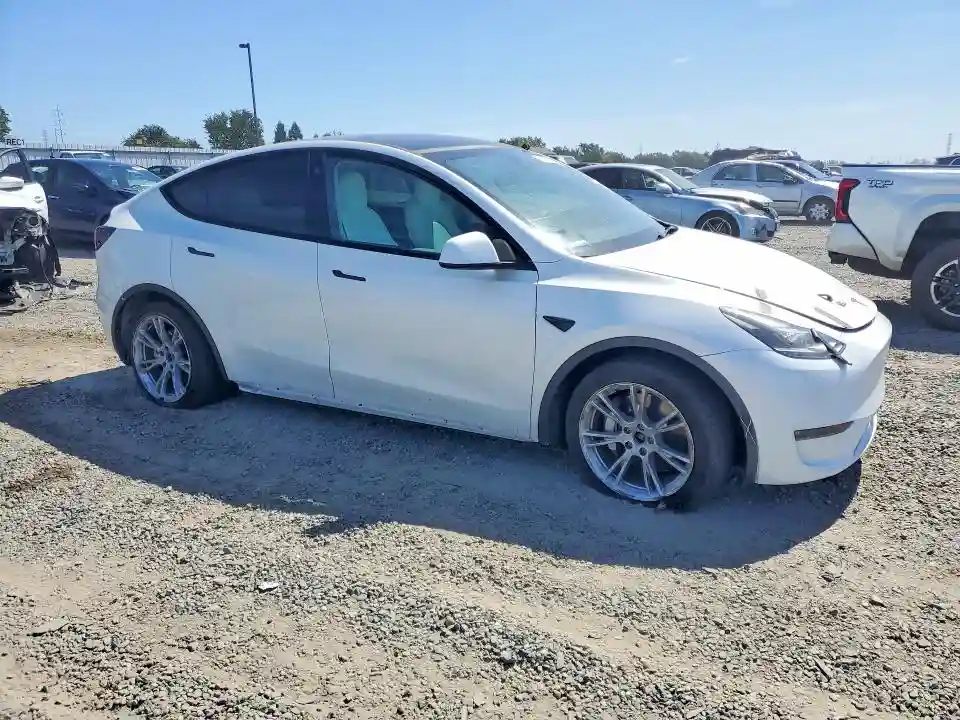 7SAYGDEEXPF685178 2023 TESLA MODEL Y-3