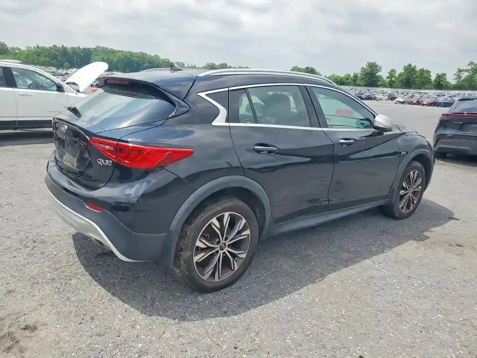 SJKCH5CR9HA028993 2017 INFINITI QX30-2