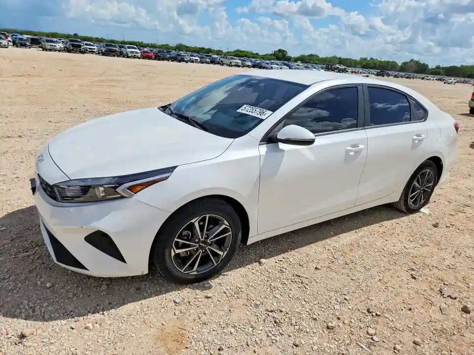 3KPF24AD1PE688220 2023 KIA FORTE-0