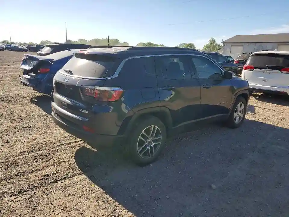3C4NJCBB5JT267349 2018 JEEP COMPASS-2