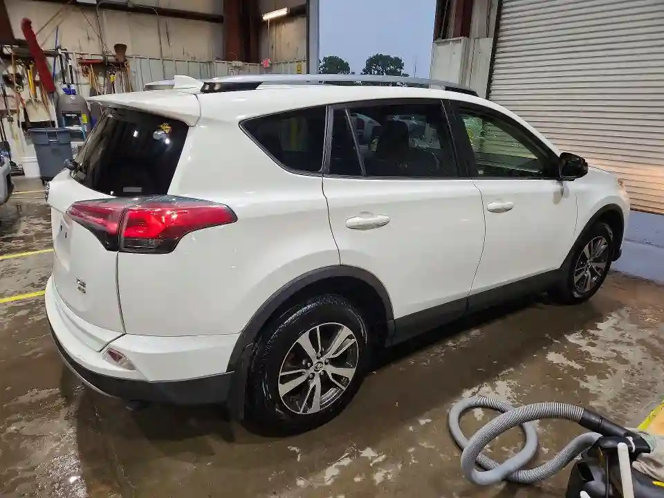 JTMRFREVXHD208986 2017 TOYOTA RAV4-2