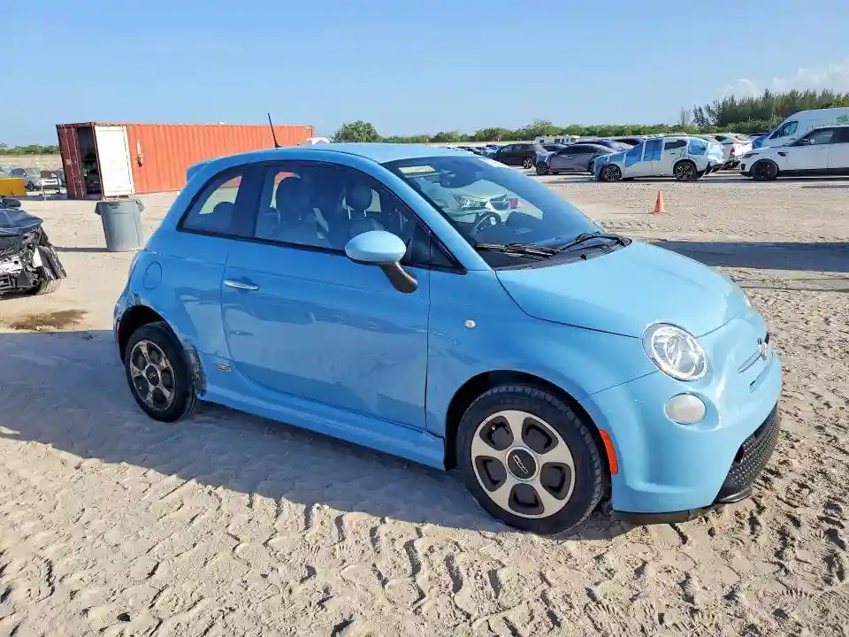 3C3CFFGE1HT579907 2017 FIAT 500-3