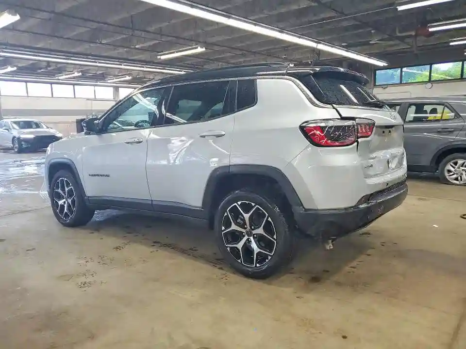 3C4NJDCN8ST556869 2025 JEEP COMPASS-1