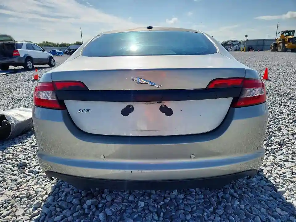 SAJWA0GB8BLS18379 2011 JAGUAR XF-5