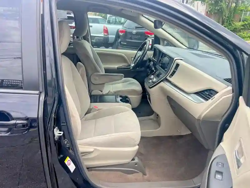 5TDKZ3DC7JS903233 2018 TOYOTA SIENNA-4