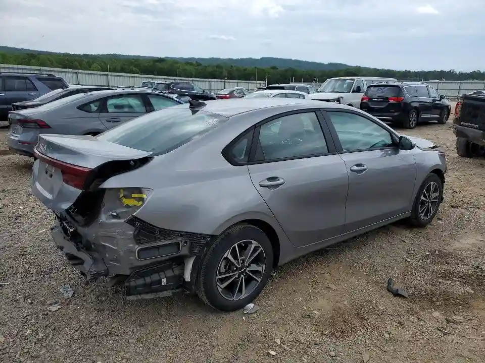3KPF24AD3RE722810 2024 KIA FORTE LXS-2