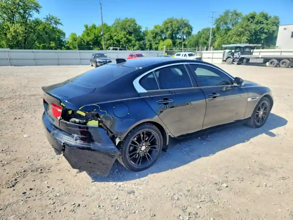 SAJAD4BG2HA952922 2017 JAGUAR XE-2