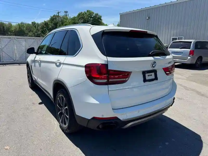 5UXKR6C56J0U15090 2018 BMW X5-1