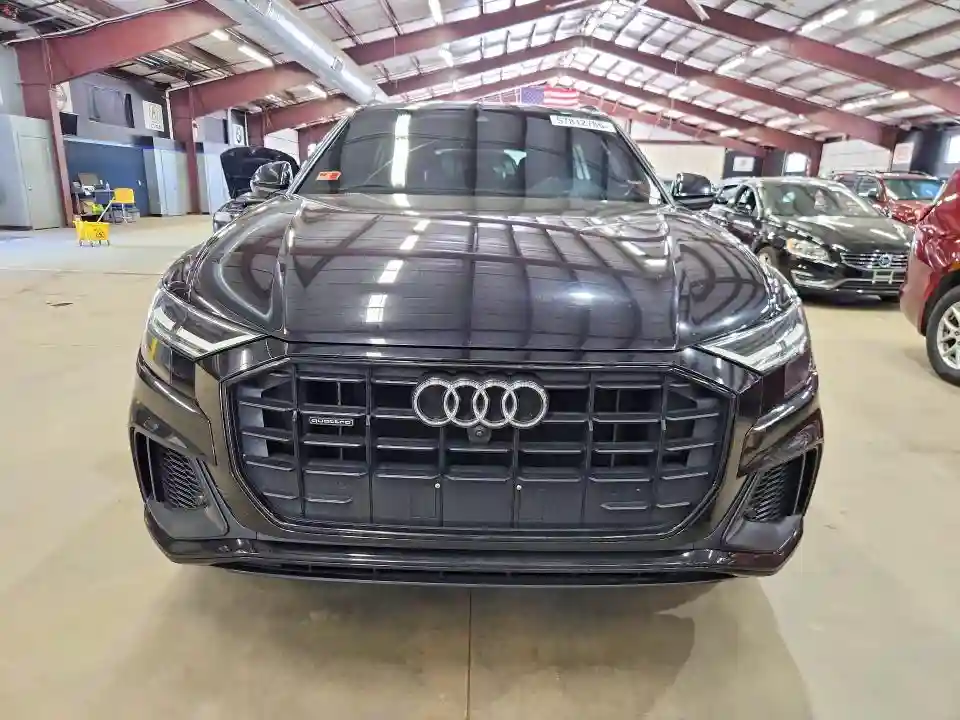 WA1DVAF11KD028727 2019 AUDI Q8-4