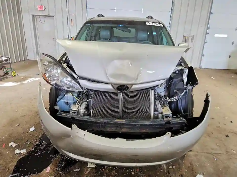 5TDDK4CCXAS033790 2010 TOYOTA SIENNA-4
