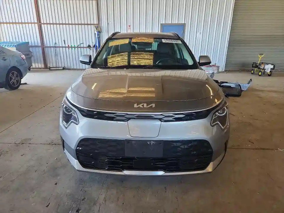 KNDCR3L18P5029624 2023 KIA NIRO WIND-4