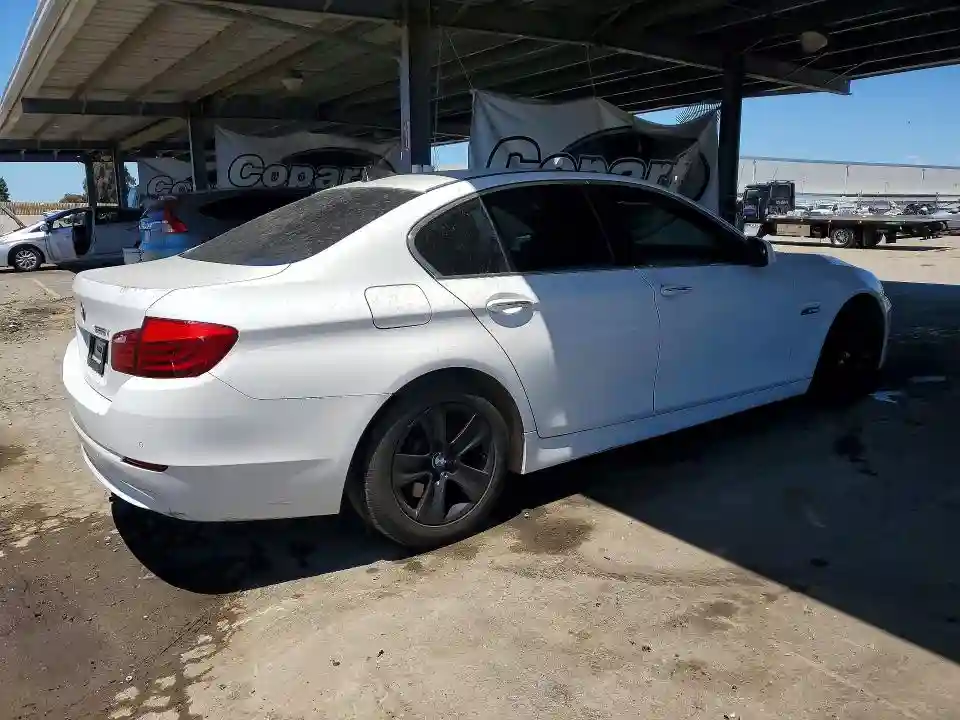 WBAXG5C52DD230181 2013 BMW 5 SERIES-2