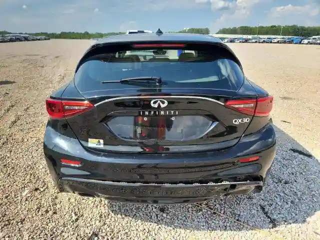 SJKCH5CPXJA044513 2018 INFINITI QX30 LUXUR-5