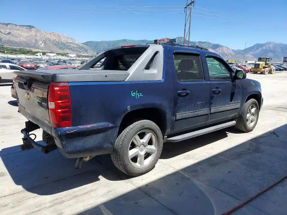 3GNTKEE34BG323495 2011 CHEVROLET AVALANCHE-2