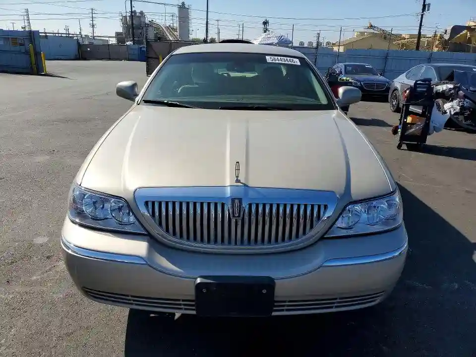2LNBL8CV6AX623823 2010 LINCOLN TOWNCAR-4