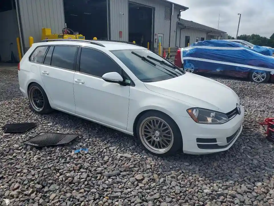 3VW017AU8HM510156 2017 VOLKSWAGEN GOLF SPORT-3