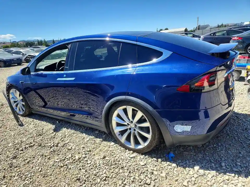 5YJXCBE28MF322520 2021 TESLA MODEL X-1