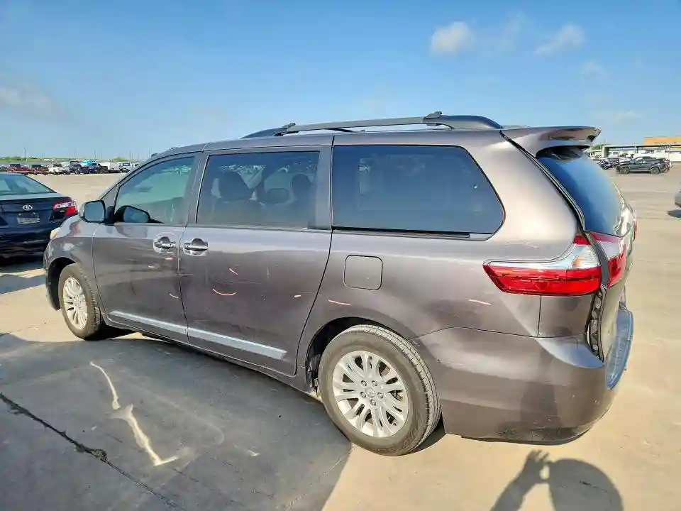 5TDYZ3DCXHS838611 2017 TOYOTA SIENNA-1