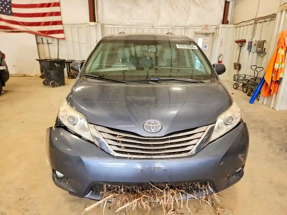 5TDYZ3DC4HS809525 2017 TOYOTA SIENNA-4
