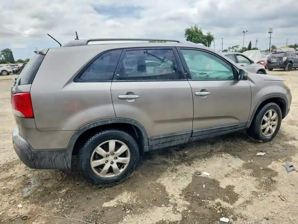 5XYKT3A11BG049939 2011 KIA SORENTO-2