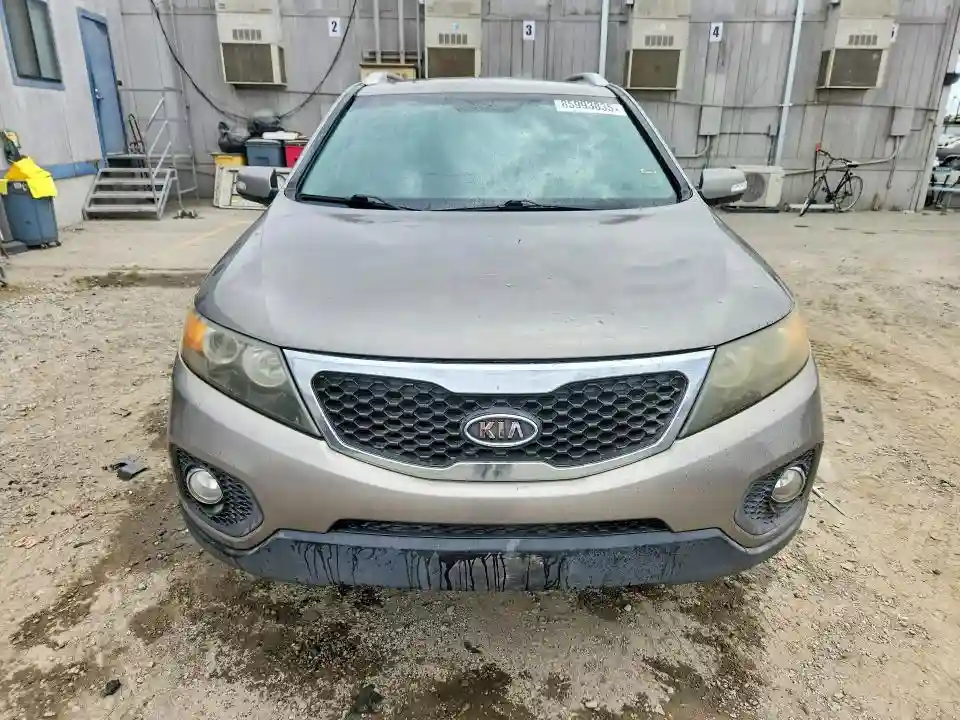 5XYKT3A11BG049939 2011 KIA SORENTO-4