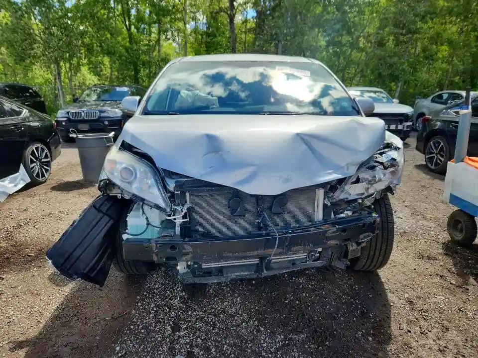 5TDJZ3DC5KS211873 2019 TOYOTA SIENNA-4