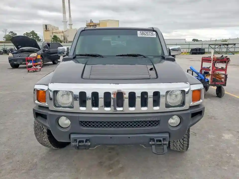 5GTMNJEE0A8114962 2010 HUMMER H3-4