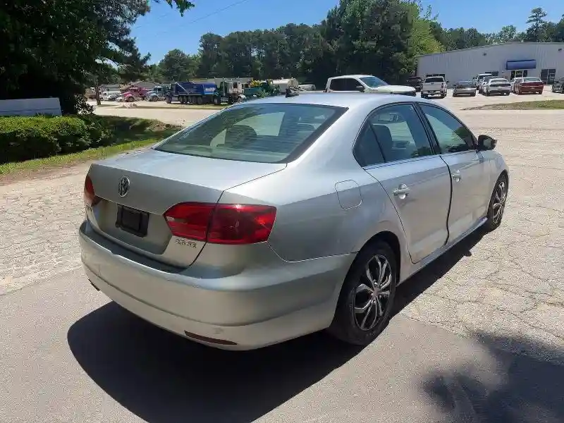 3VWDP7AJ2DM446700 2013 VOLKSWAGEN JETTA-3