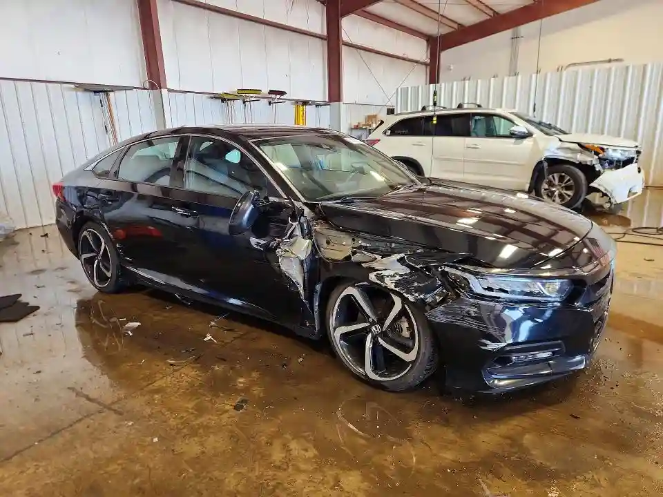 1HGCV2F3XJA051837 2018 HONDA ACCORD-3